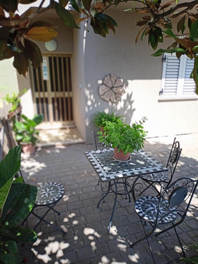 Marco - Camere Con Bagno Privato Vicino Al Centro Foligno Exterior foto