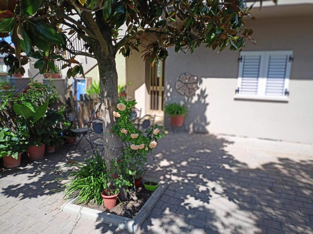 Marco - Camere Con Bagno Privato Vicino Al Centro Foligno Exterior foto